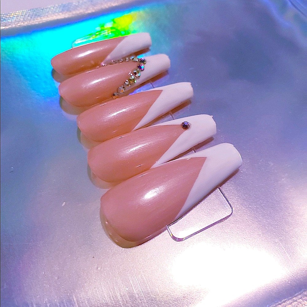 BUY ONE GET ONE FREE❗️White French Press Ons🤍✨💅
